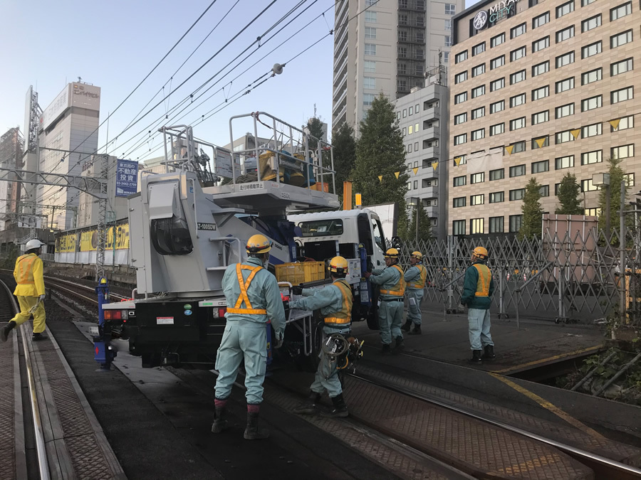 いざ施工へ！！！（軌陸車載線）